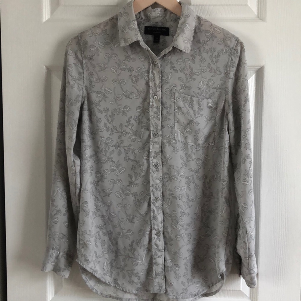 Banana Republic Gray and White Floral Button Down